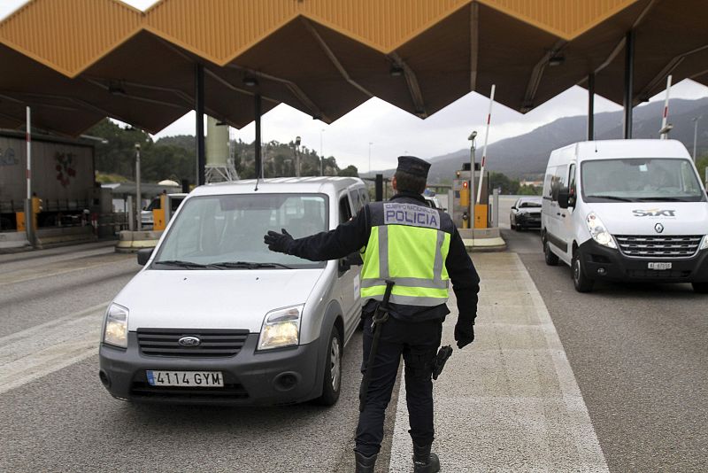 La Policía detiene a 12 personas en las primeras horas de la suspensión de Schengen