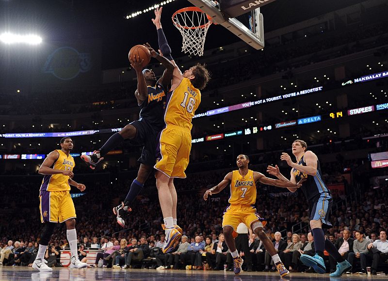Bryant, Bynum y Gasol ponen el 2-0 favorable a Los Lakers