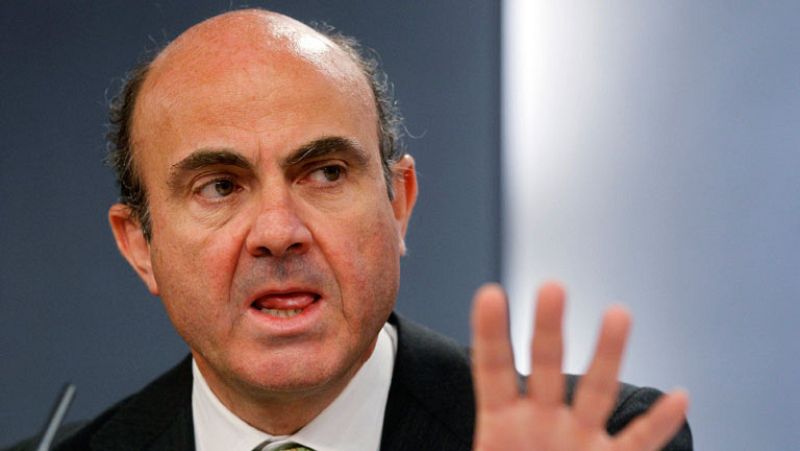 De Guindos ve más "preocupante" el suelo que la vivienda terminada en los bancos