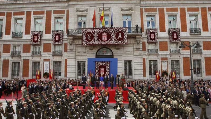 Aguirre mantiene su pugna con los sindicatos en el Día de la Comunidad de Madrid