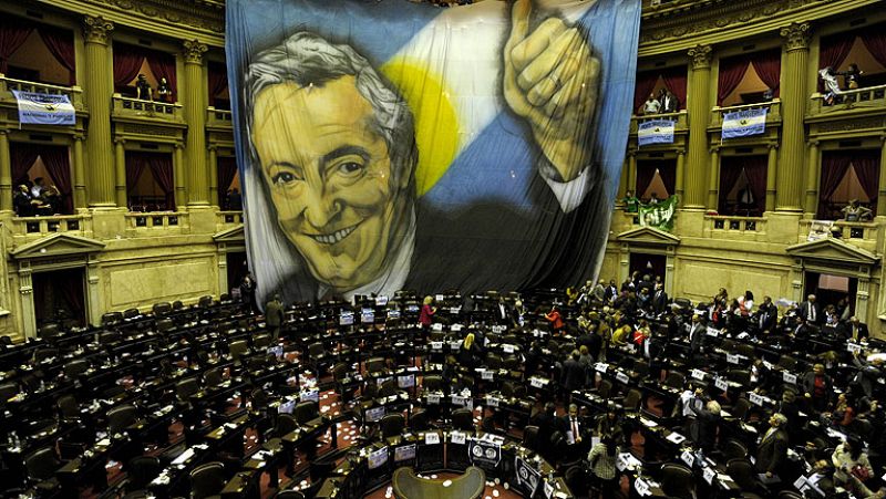 El Parlamento argentino aprueba la expropiación de YPF a la española Repsol