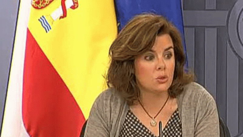 El PSOE califica de "tenue" la reducción del paro y el Gobierno afirma que "no se conforma"