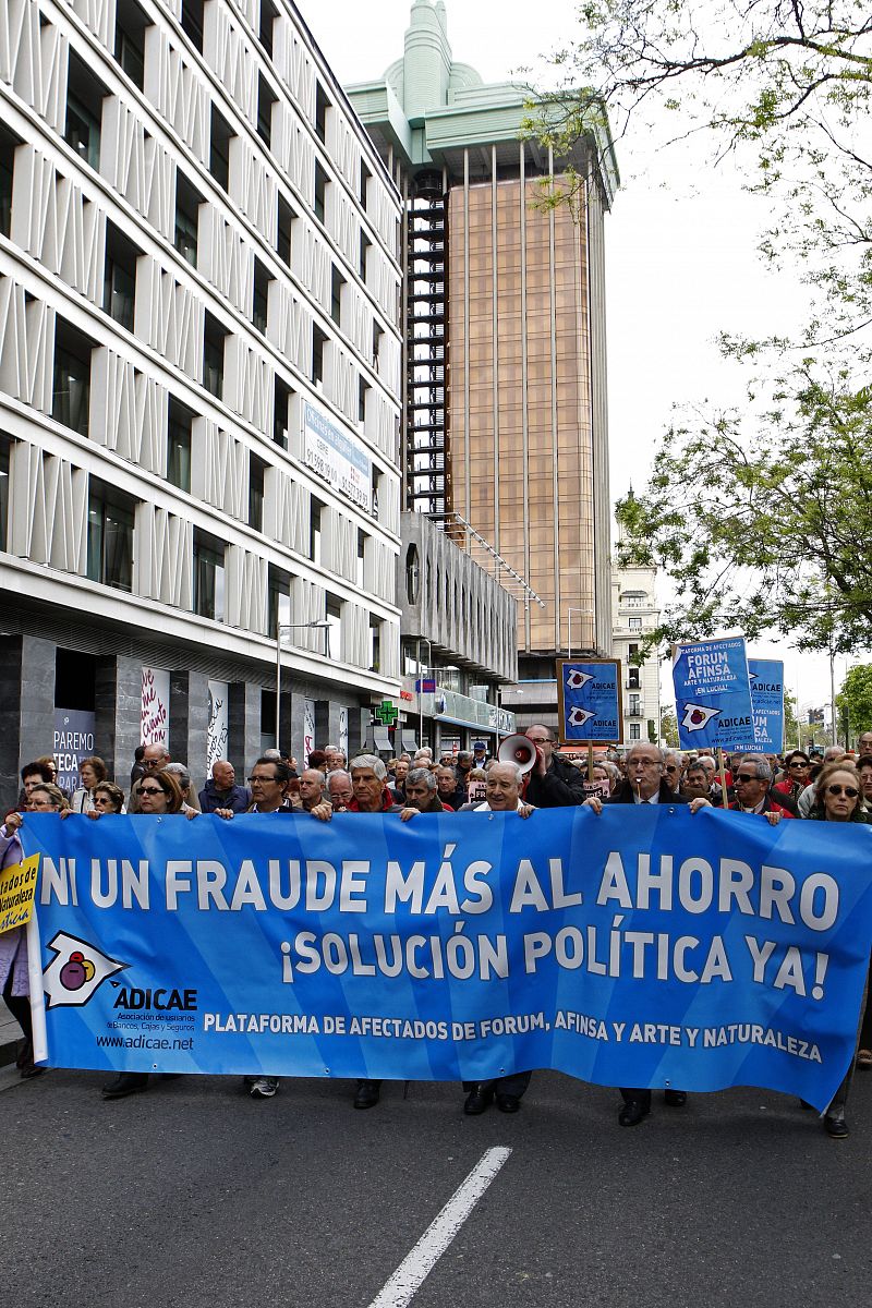 14.000 manifestantes protestan por los retrasos judiciales del fraude de Forum y Afinsa