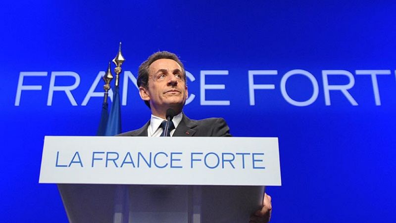 Sarkozy asume "toda la responsabilidad" de la derrota y deja huérfana a la derecha francesa