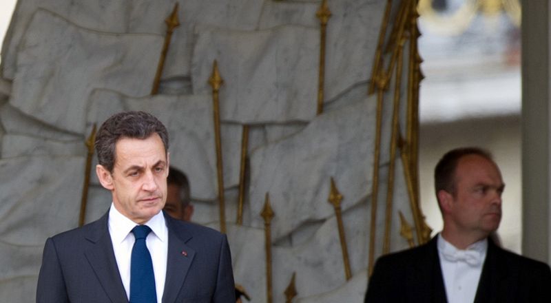 Sarkozy reitera su abondono y pide a su partido cohesión ante las próximas legislativas