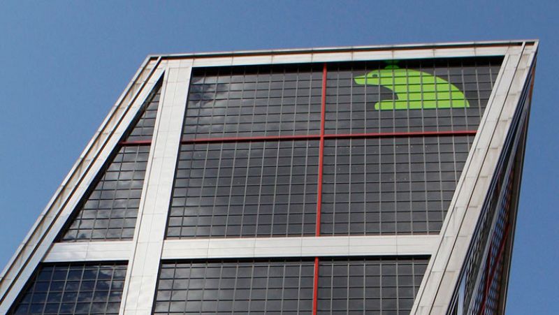 Economía desmiente que Bankia "haya sido intervenida" y tranquiliza a los clientes