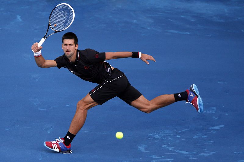 Djokovic sufre para vencer a Gimeno en su debut en el Master 1000 de Madrid