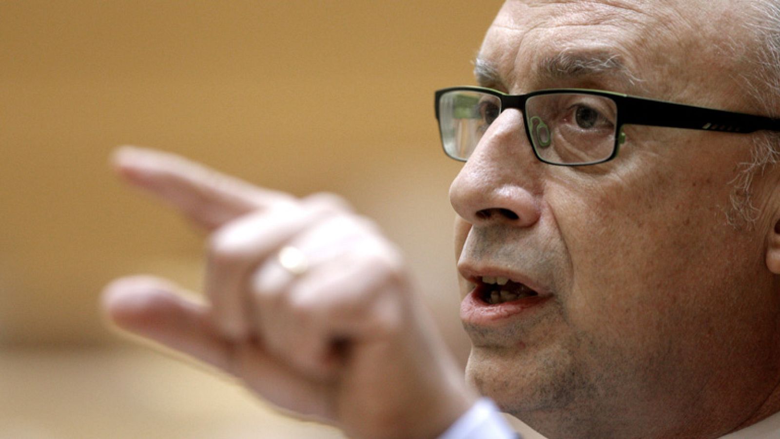 Hacienda compensará la subida del IVA con una bajada de las cotizaciones sociales