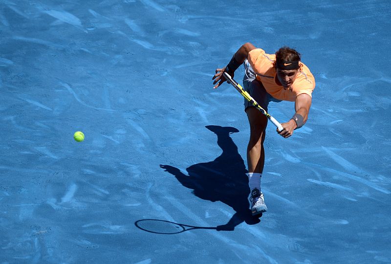 Nadal despacha cómodamente a Davydenko en su debut sobre la tierra batida azul