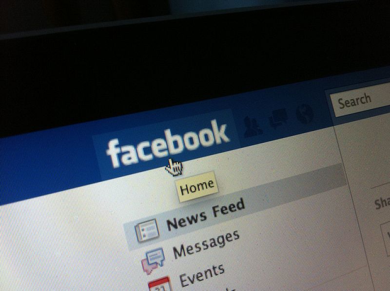 ¿Cómo saber si eres adicto a Facebook u otras redes sociales?