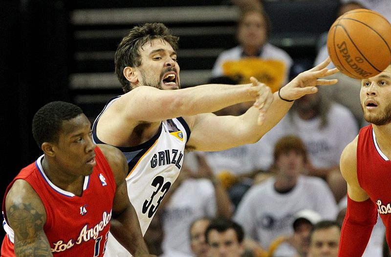 El mejor Marc Gasol da el triunfo y la vida a los Grizzlies