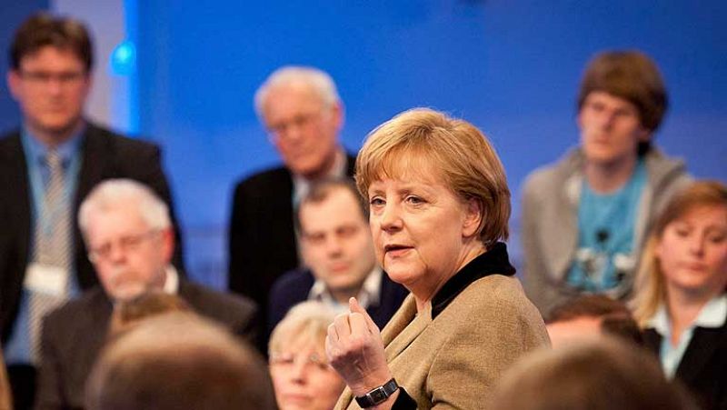 Merkel descarta "crecimiento a crédito" para superar la crisis de la eurozona