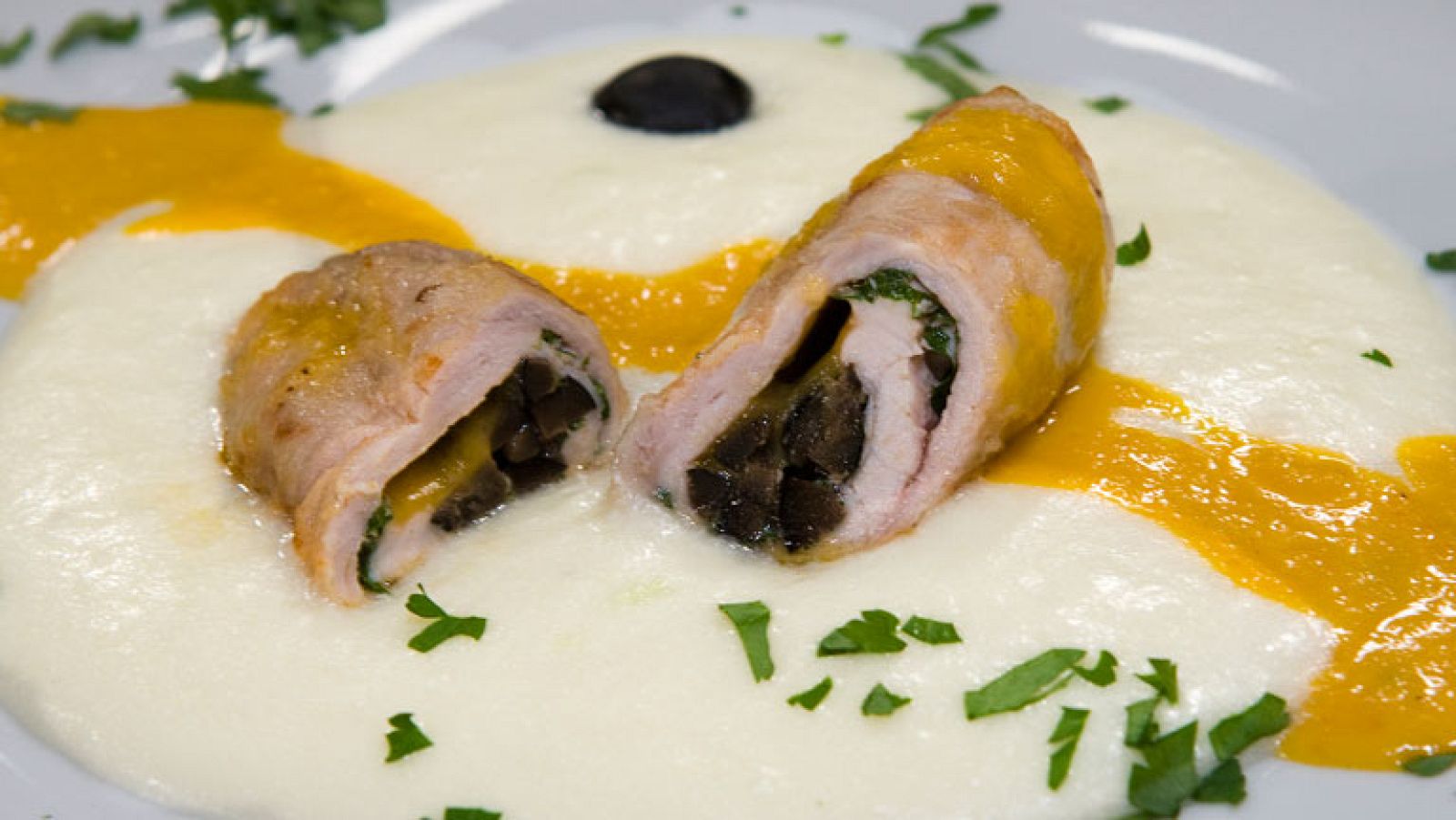 Escalopines en salsa de zanahorias y moscatel con espuma de patata