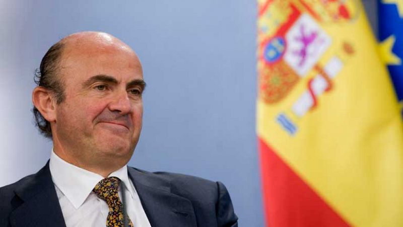 El Gobierno obliga a la banca a provisionar otros 30.000 millones y a separar el 'ladrillo' del balance