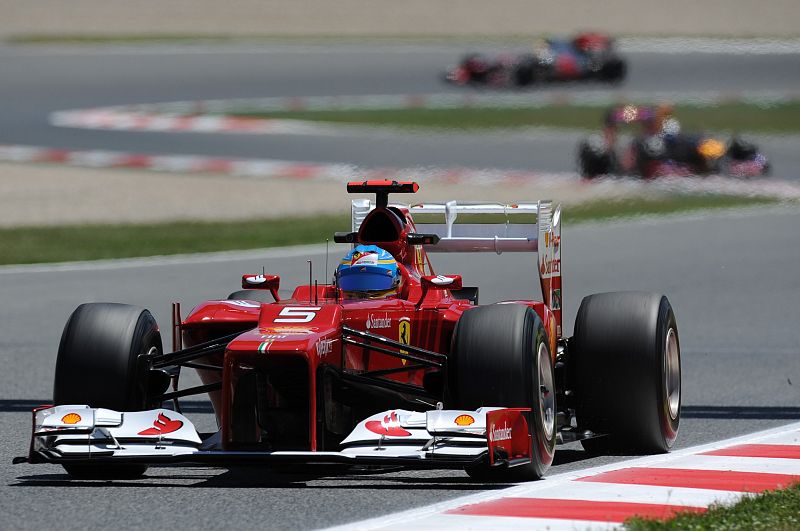 Fernando Alonso solo evidencia mejoras con los neumáticos duros