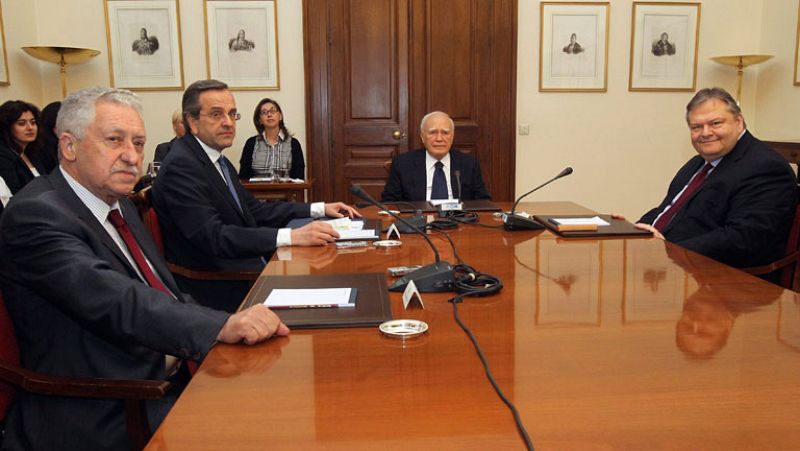 El presidente griego prolonga las negociaciones un día más y propone un gobierno tecnócrata