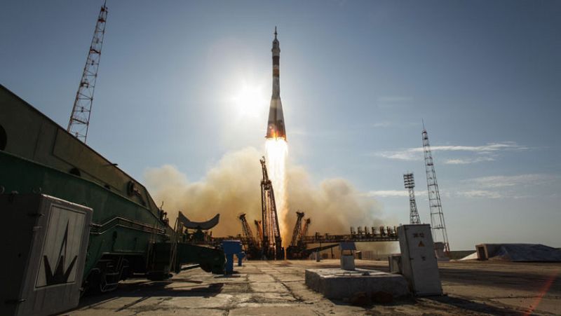 La nave rusa Soyuz despega rumbo a la EEI con tres tripulantes a bordo
