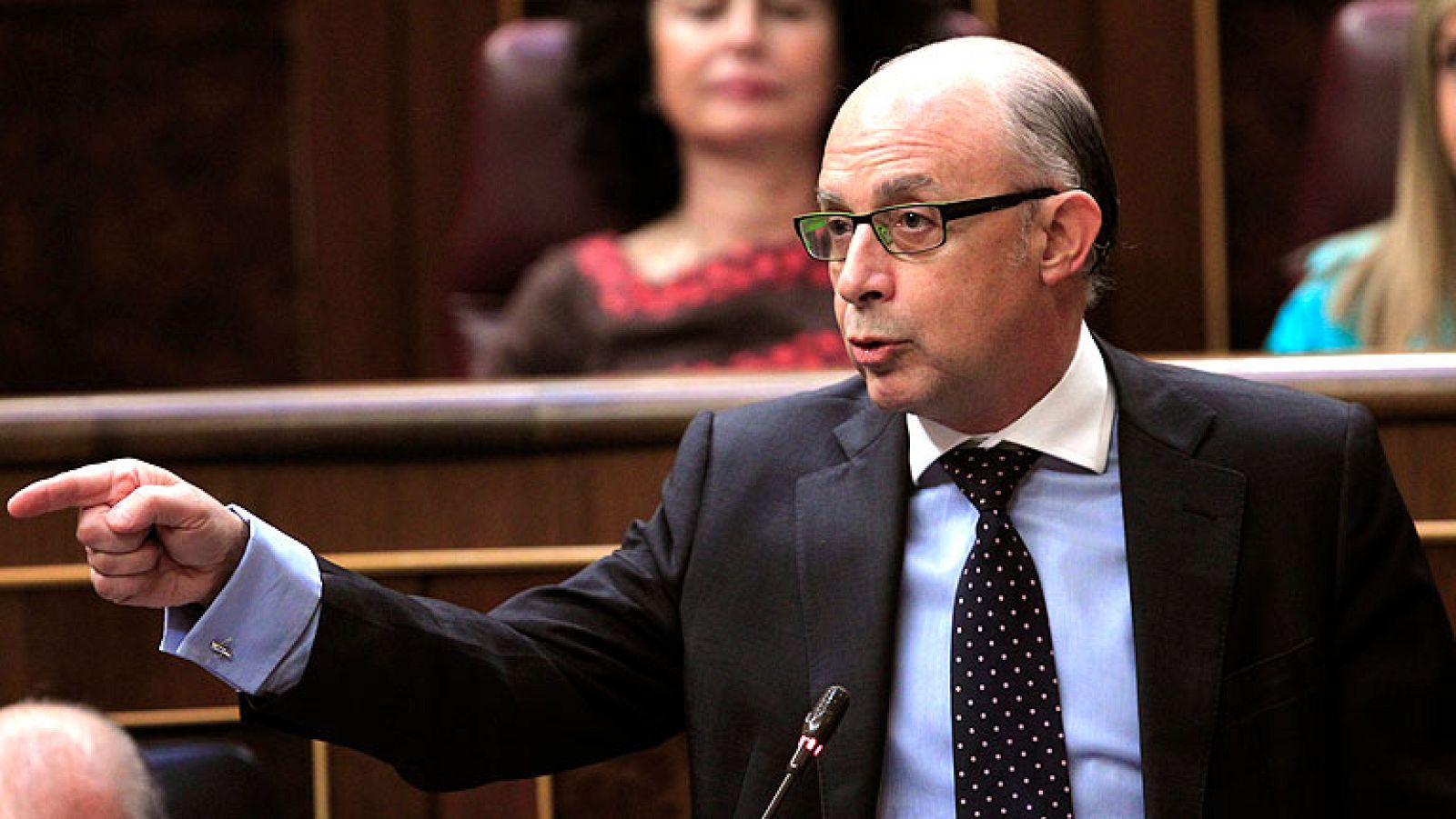 Hacienda examina hoy los ajustes de las CC.AA. con la ley en la mano