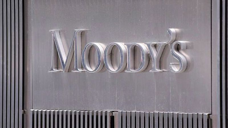 Moody's rebaja entre uno y tres escalones la nota de 16 bancos españoles