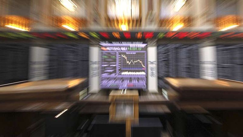 La Bolsa acaba una semana negra con ligeras ganancias y menos presión sobre la deuda