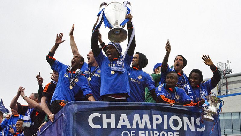 El Chelsea pasea por Londres su primera Champions