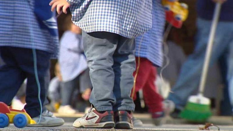 Unicef alerta de que los niños son por primera vez el colectivo más pobre en España
