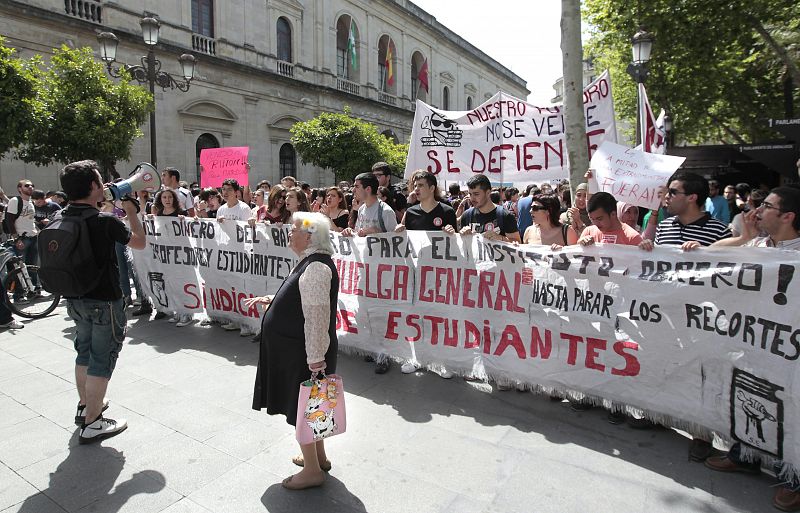 "Si pierdo la beca no sé cómo pagaré la matrícula"