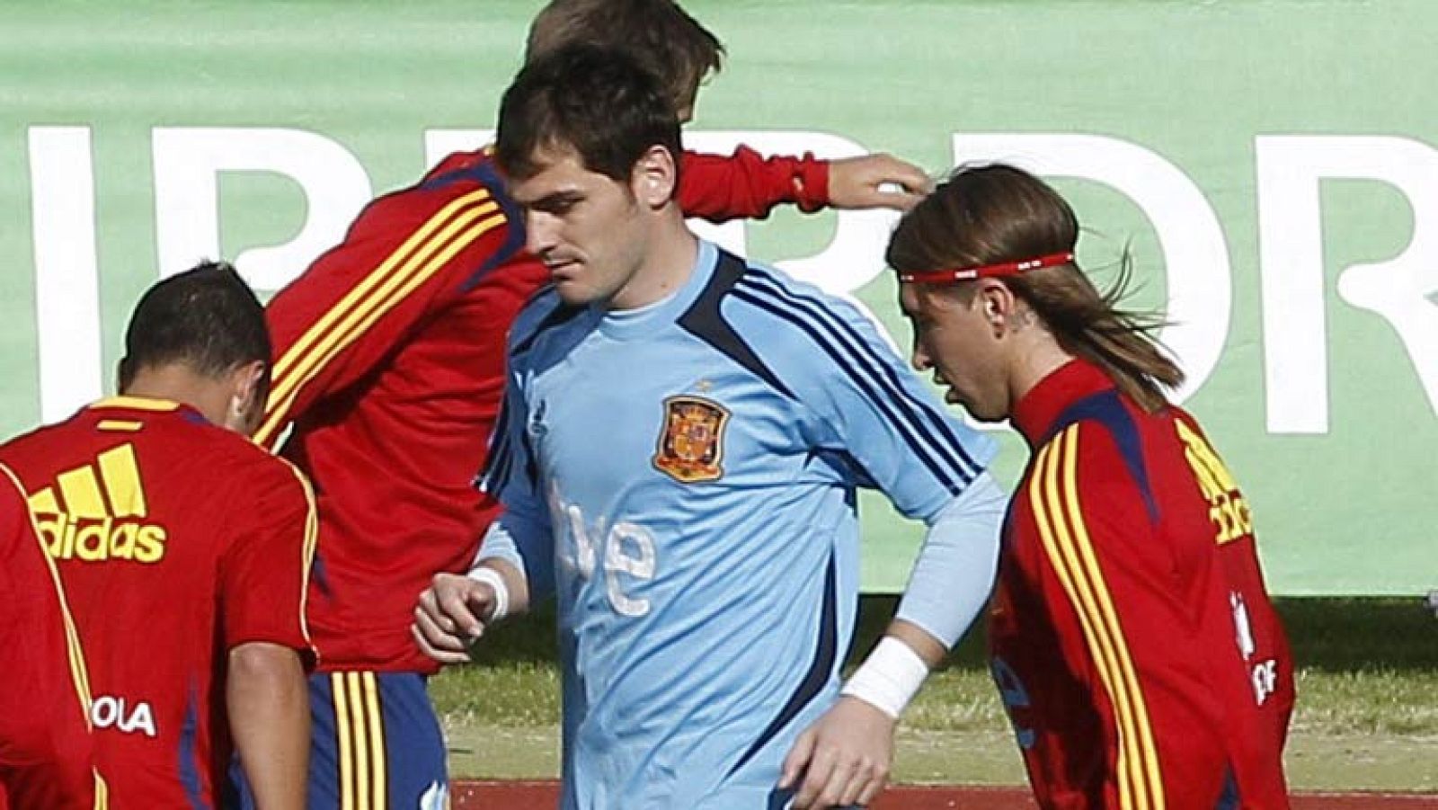 La Ciudad del Fútbol acoge el estreno de 'Campeones. La Roja' | Ver