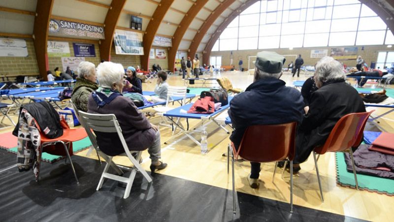 Monti visita la región italiana más afectada por el terremoto, donde hay aún 5.000 evacuados
