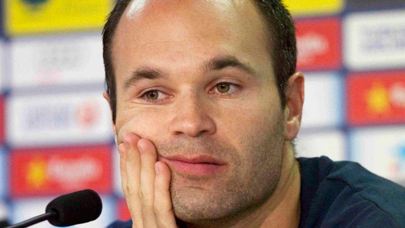 Iniesta apela al respeto, pero cree que "la gente es libre para actuar"