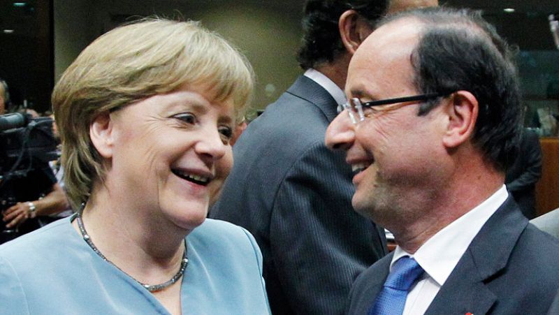 Hollande y Merkel se enrocan sobre los eurobonos y dejan a la Unión Europea más dividida