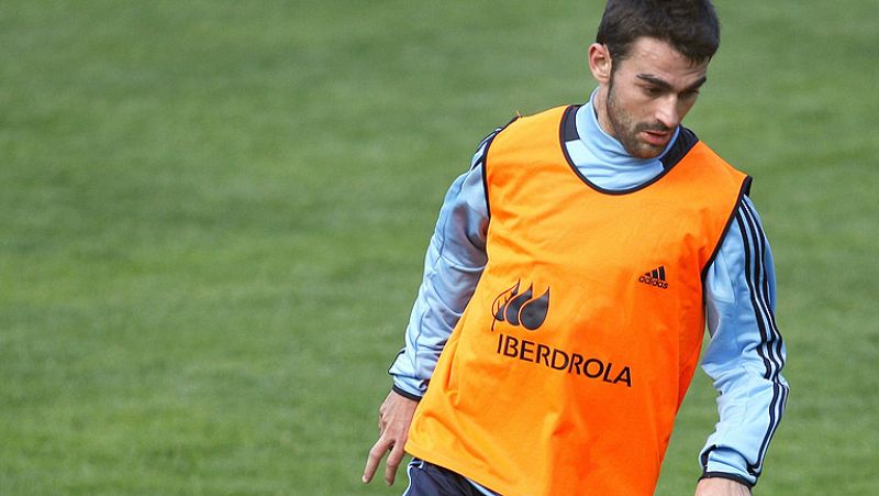Del Bosque repite su prueba con Javi García, Beñat y Adrián en el once titular