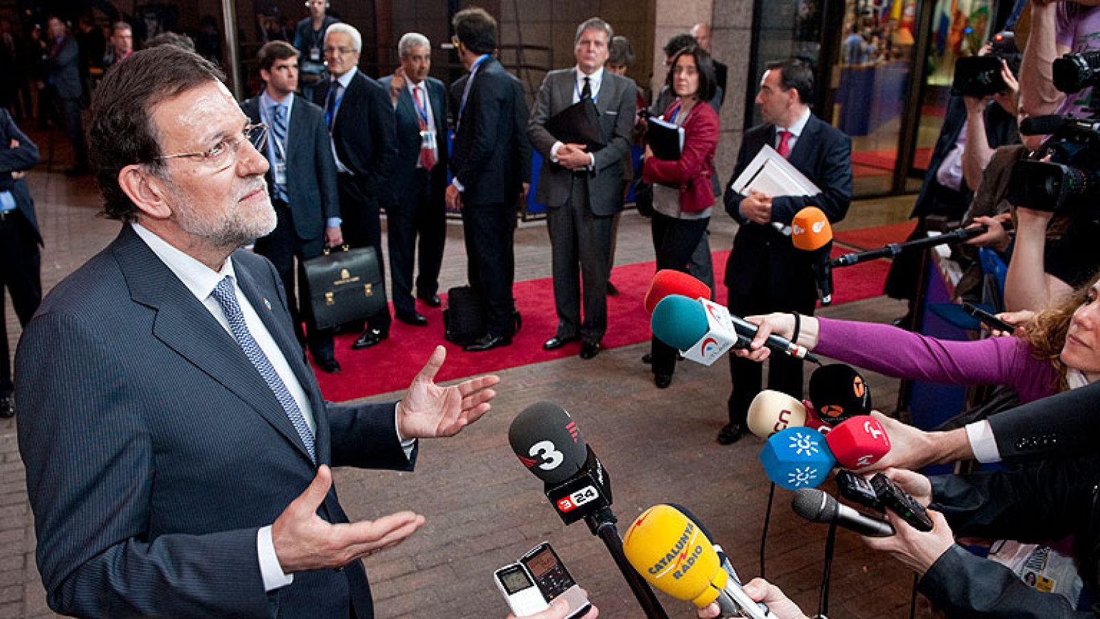 Rajoy considera "capital" que el BCE intervenga para rebajar la presión sobre la deuda pública