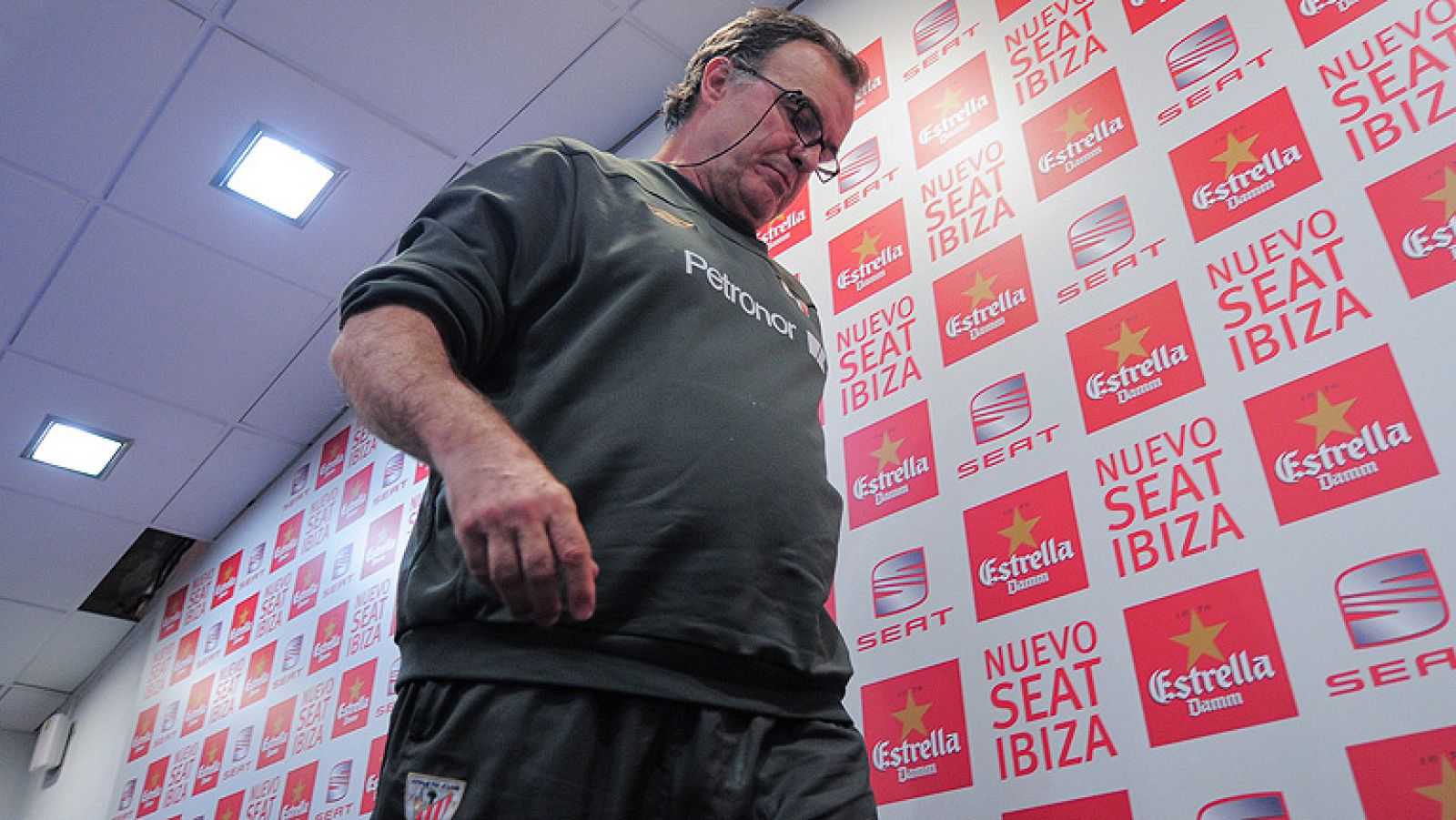 El entrenador del Athletic Club, el argentino Marcelo Bielsa, ha considerado hoy, en la rueda de prensa previa a la final de la Copa del Rey que medirá mañana a su equipo con el FC Barcelona en el Vicente Calderónl, que su compatriota Leo Messi, la g