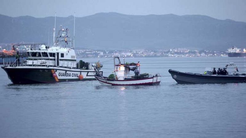 Cuatro patrulleras gibraltareñas y seis españolas se vuelven enfrentar en torno a un pesquero