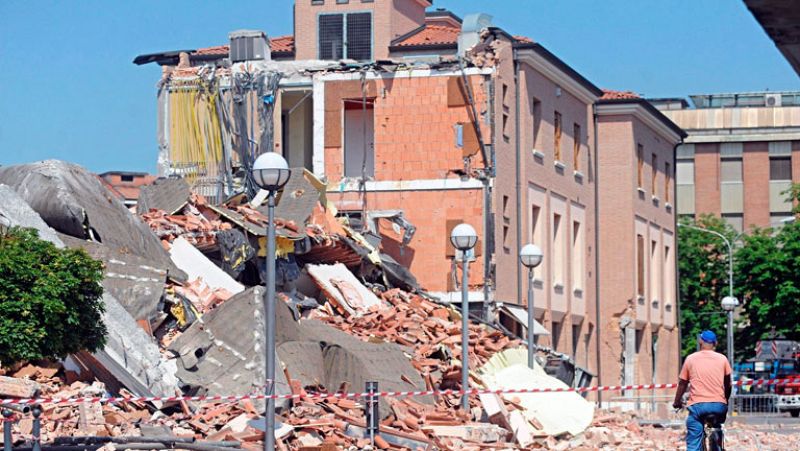 Dieciséis muertos y cientos de evacuados en un nuevo terremoto en el norte de Italia