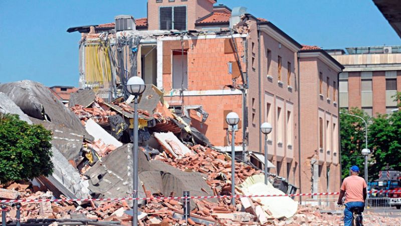 Dieciséis muertos y cientos de evacuados en un nuevo terremoto en el norte de Italia