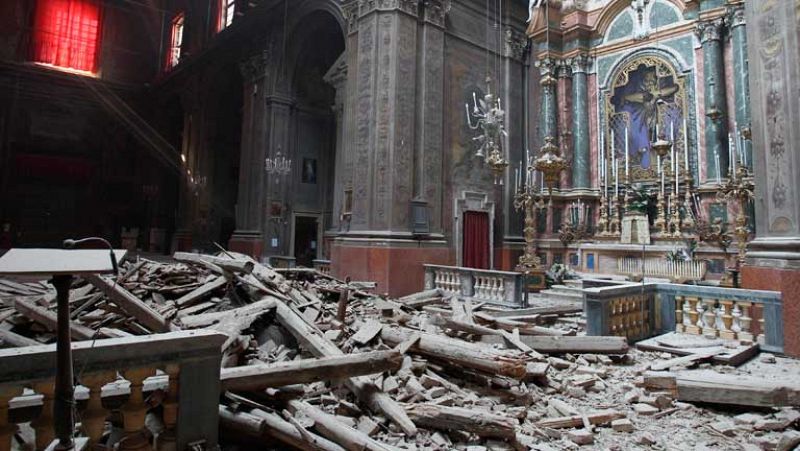 Monti sube la gasolina para pagar los daños provocados por los terremotos de Emilia Romagna