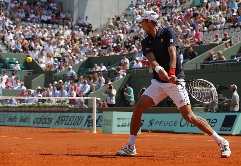 Djokovic y Federer acceden a tercera ronda de Roland Garros