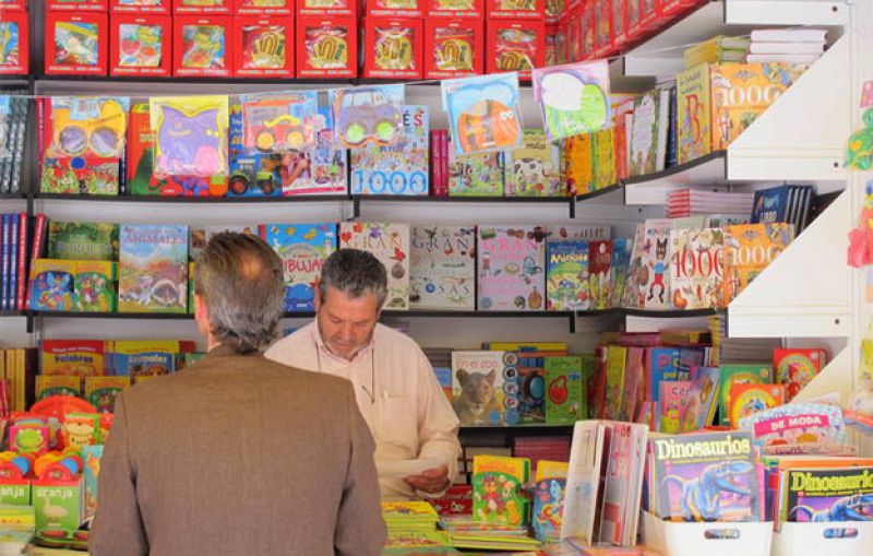 Los libros infantiles alivian el desánimo en la Feria del Libro de Madrid