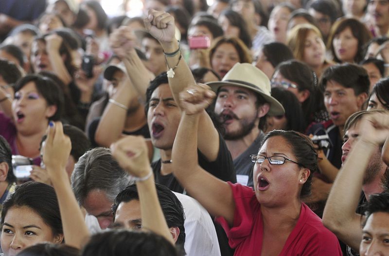 Centenares de estudiantes mexicanos deciden el futuro del movimiento 'Yo soy 132'