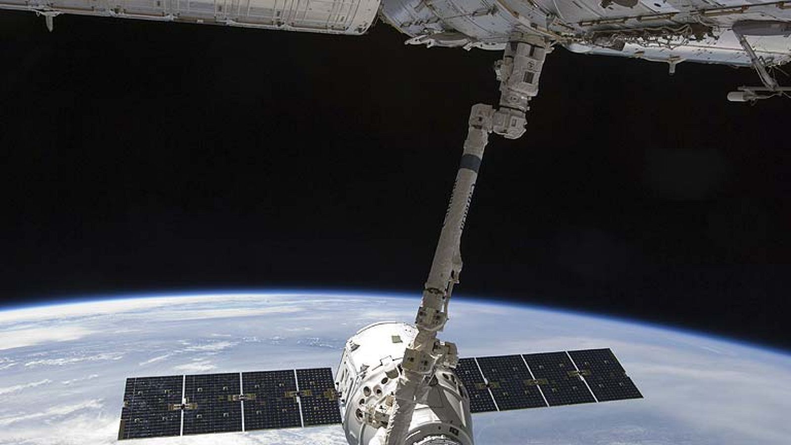 La cápsula privada Dragon se desacopla de la Estación Espacial Internacional - Ciencia y tecnología en Rtve.es | Ver