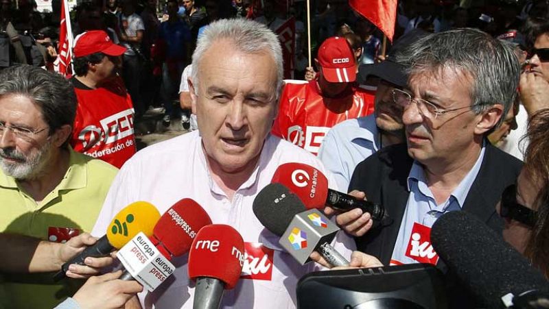 El PSOE e IU piden la comparecencia de Dívar y Gallardón felicita al CGPJ por cerrar la crisis
