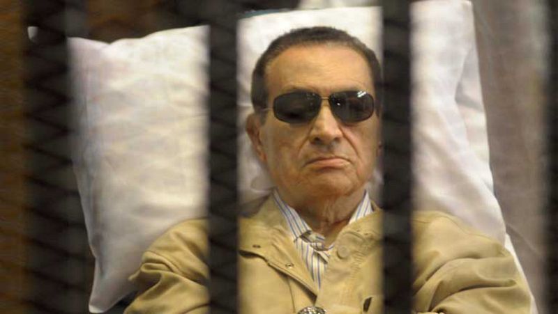 Mubarak ingresa en prisión condenado a cadena perpetua por la muerte de manifestantes