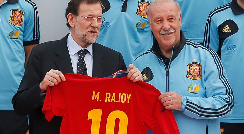 Rajoy a la selección: "Los españoles necesitamos una alegría en estos tiempos tan difíciles"