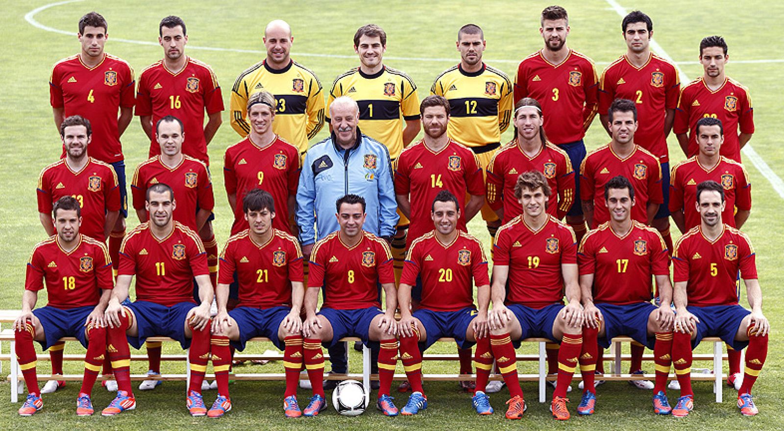 La selección se ha reunido al completo en una ajetreada jornada repleta de actos publicitarios, oficiales y un entrenamiento en el que Del Bosque hizo sus pruebas para el amistoso contra China.