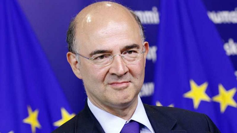 Los bancos se pueden recapitalizar si España lo pide, dice Moscovici antes de ver a De Guindos
