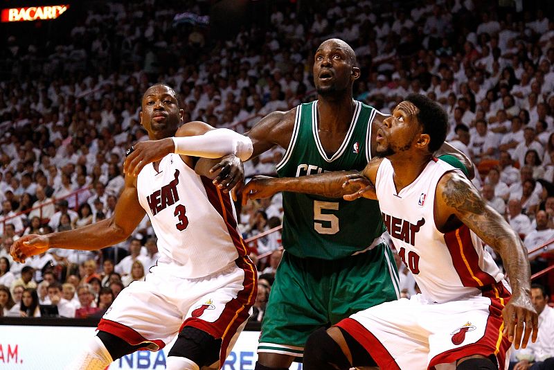 Los Celtics, a un triunfo de las Finales de la NBA gracias a Garnett, Pierce y Pietrus