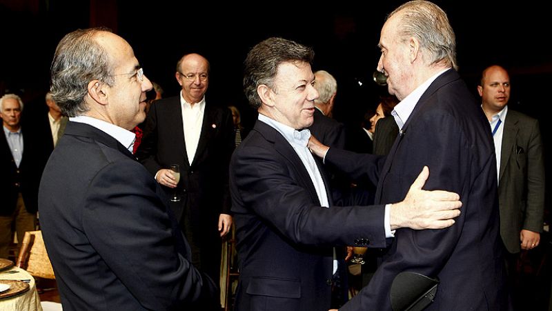 El rey Juan Carlos llega a Atacama para asistir a la IV Cumbre de la Alianza del Pacífico