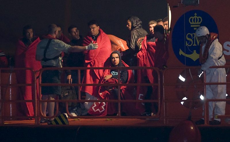 Rescatan a 51 inmigrantes de tres pateras interceptadas frente a las costas de Almería